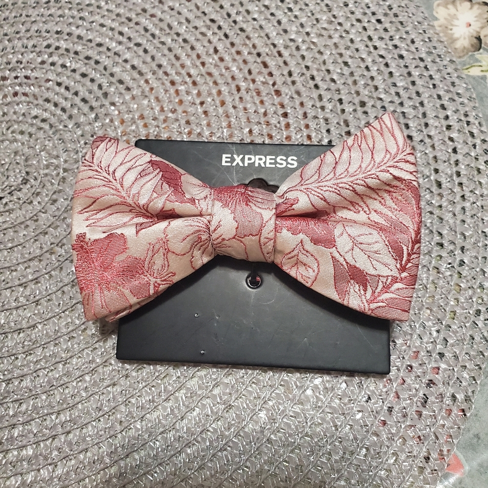 Express Bow Ties - Picture 3 of 3
